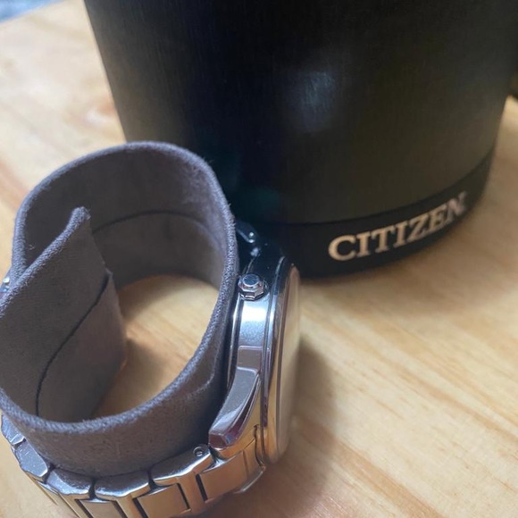 Watch - Picture 4 of 4